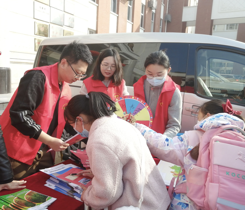 总院志愿者参加地矿局“学雷锋 办实事 见行动”志愿服务活动